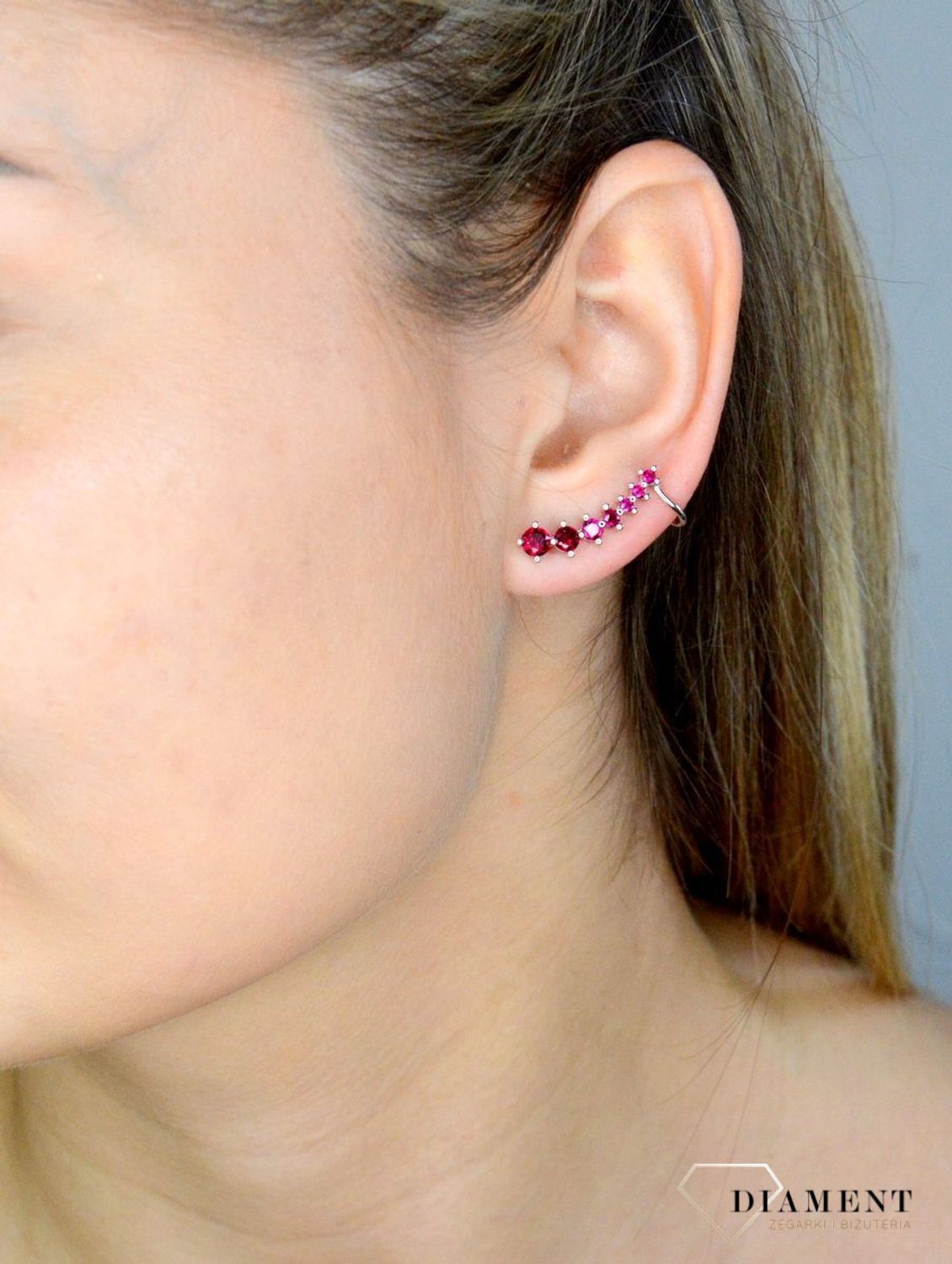 Kolczyki srebrne nausznice z bordową cyrkonią JMAN0254DE00.jpg