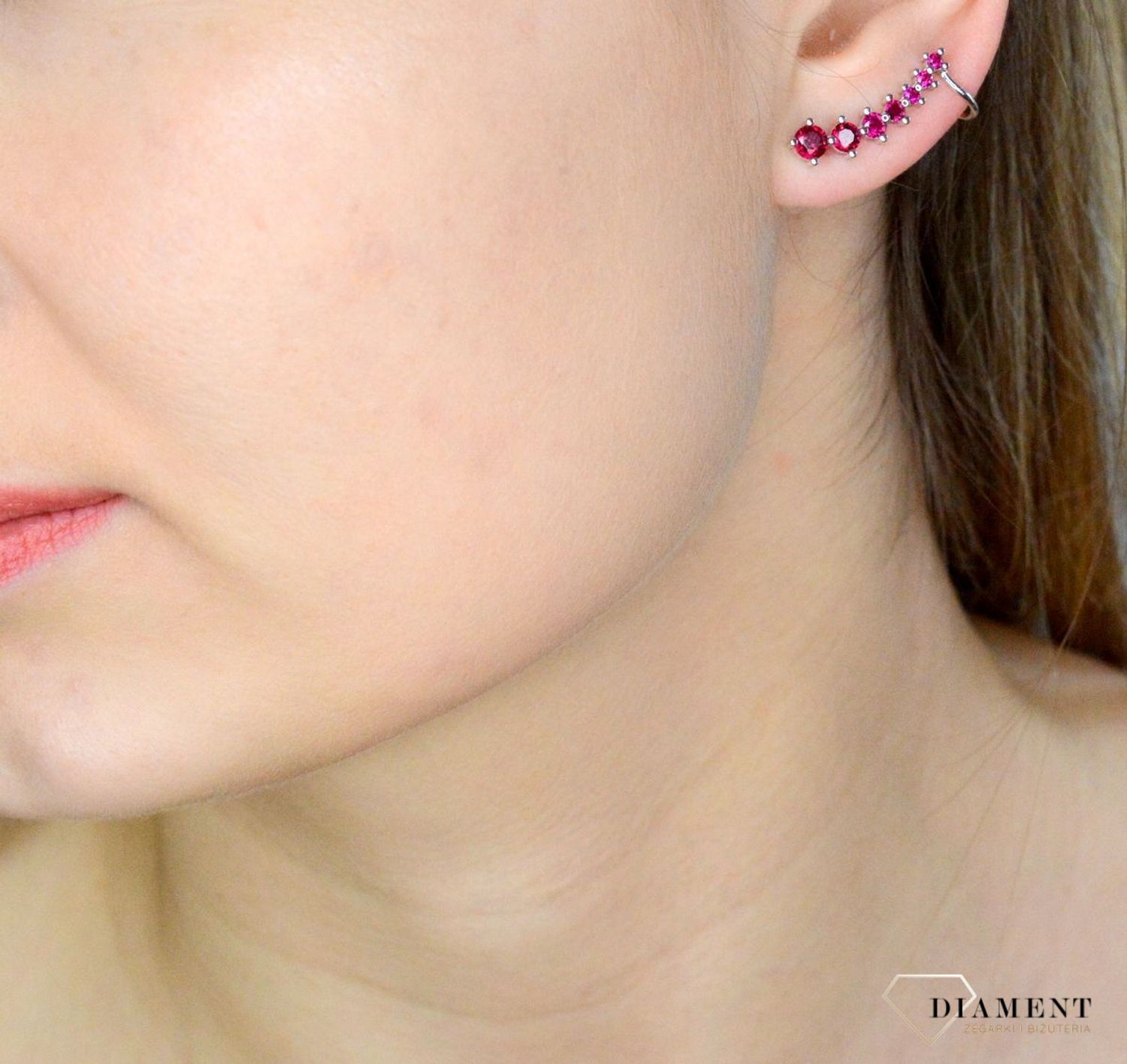 Kolczyki srebrne nausznice z bordową cyrkonią JMAN0254DE00.jpg