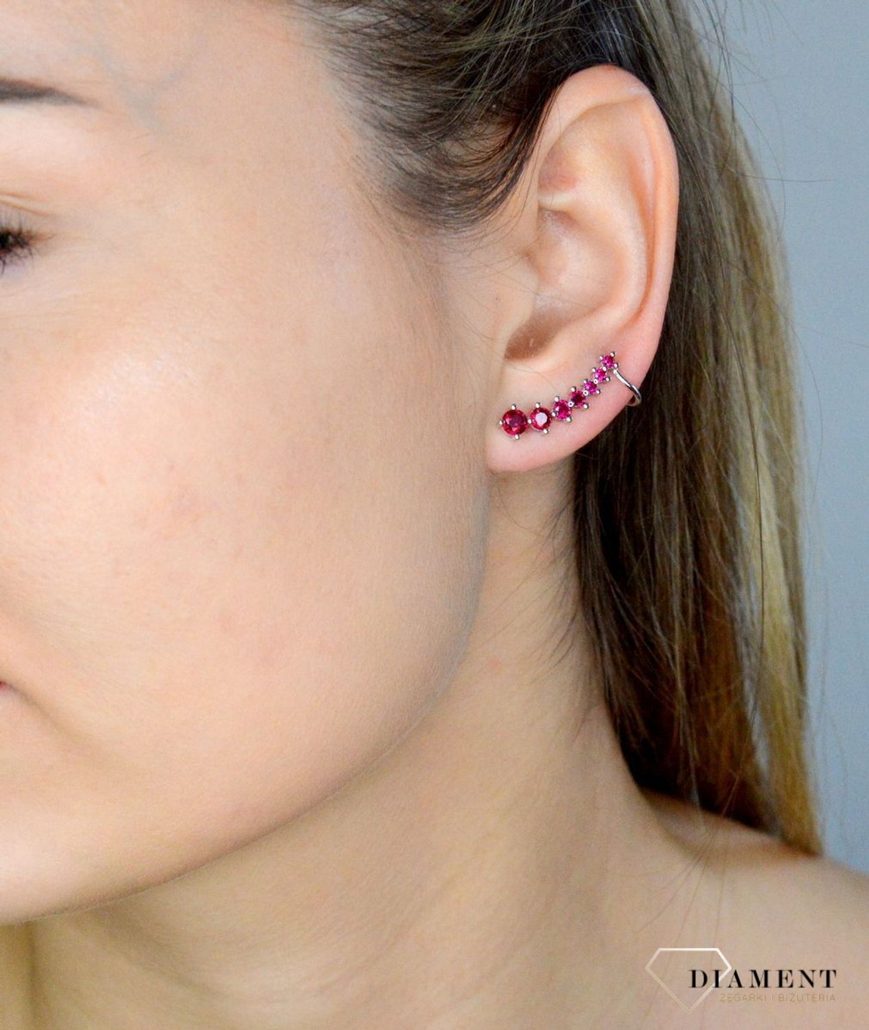Kolczyki srebrne nausznice z bordową cyrkonią JMAN0254DE00.jpg