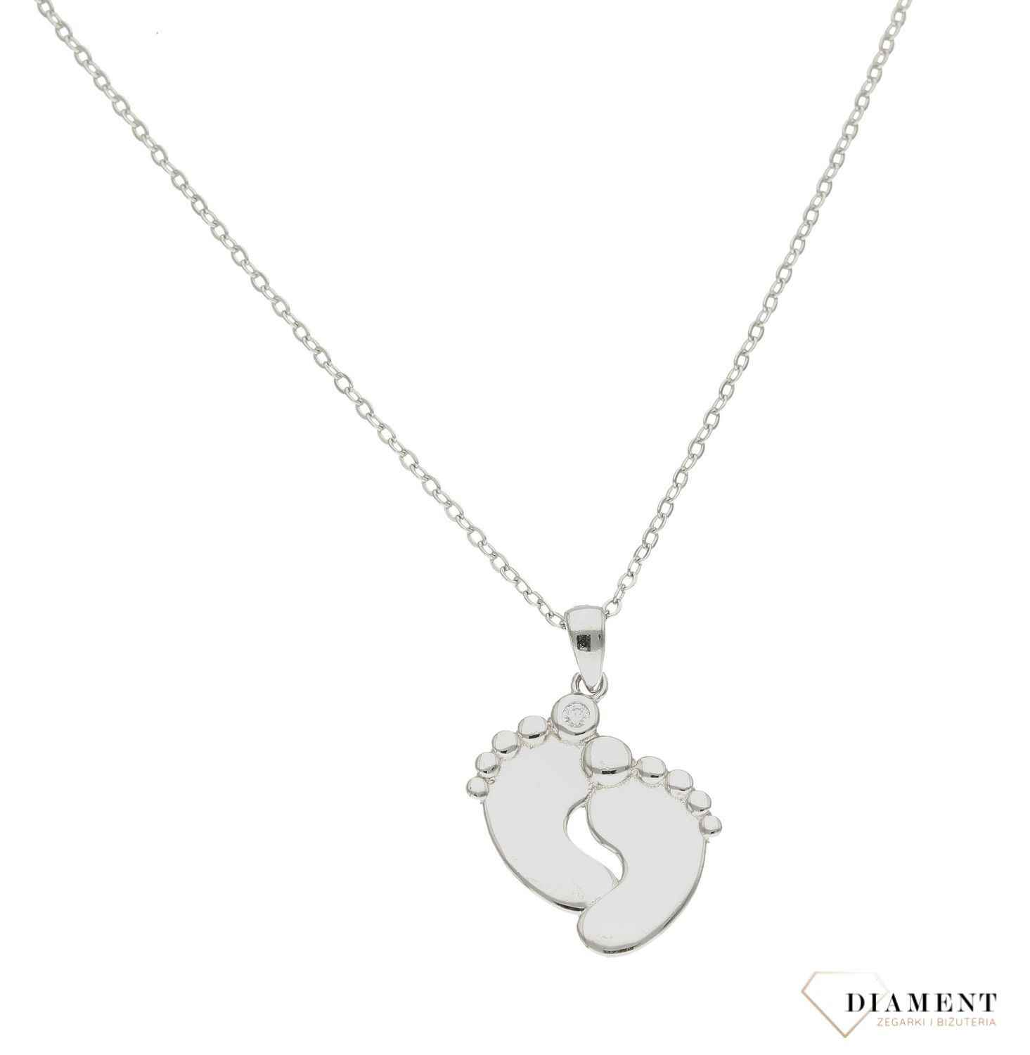 Naszyjnik damski srebrny Stópki dla mamy JMAN0322SN45. Prezent na narodziny dziecka. To doskonały prezent dla świeżo upieczonej mamy. Zawieszka z możliwością graweru. Prezent na dzień matki..jpg
