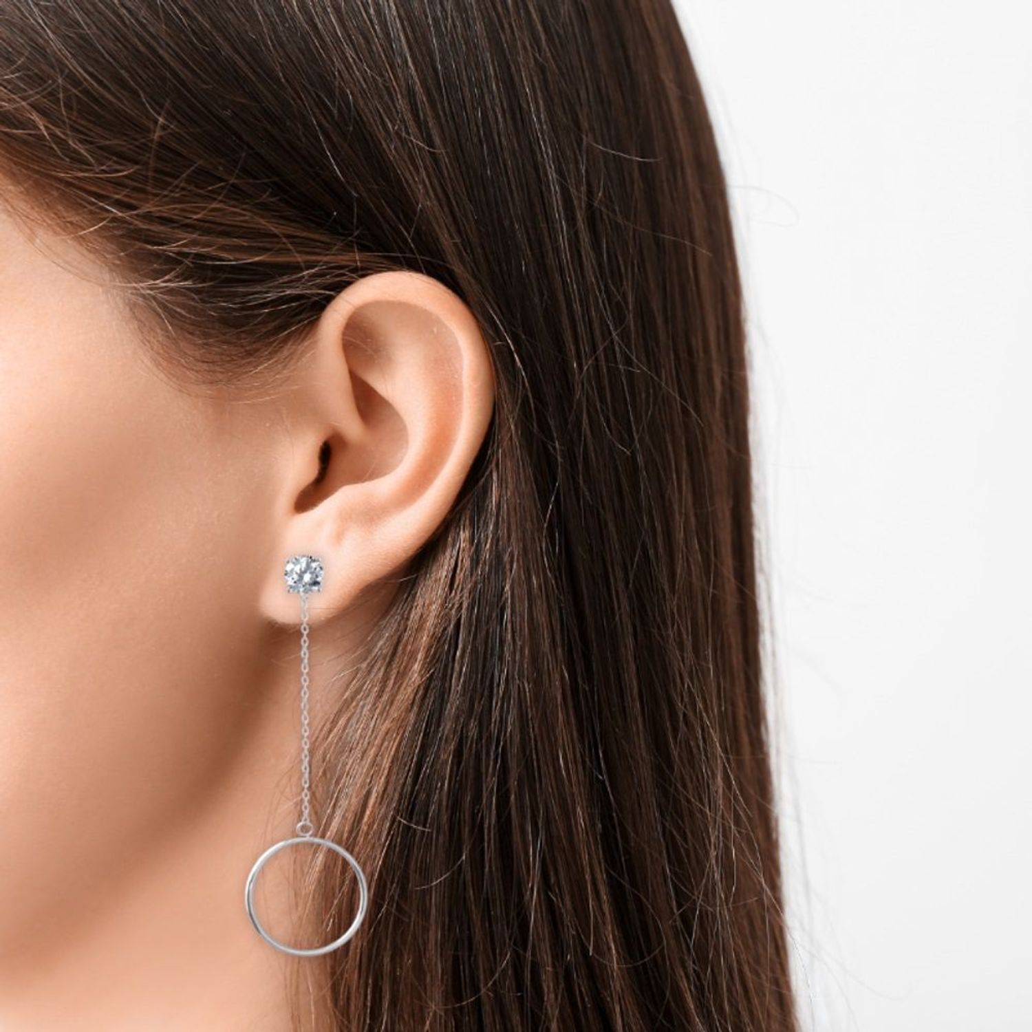 Kolczyki srebrne wiszące kółka pr 925, JMAN0344SE00 Srebrne kolczyki zostały wykonane z najwyższej jakości srebra próby 925, ozdobione wiszącymi kółeczkami. Idealny prezent dla każdej kobiety. 1.jpg