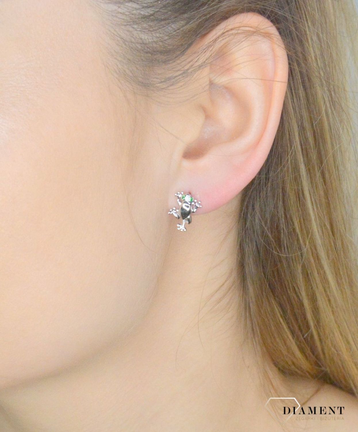 Srebrne kolczyki 925 żabki wkrętki JMAN0345FE01. Srebrne kolczyki damskie. Srebrne kolczyki wkrętki. Kolczyki srebrne żaby. Kolczyki srebrne na wzór na prezent..jpg