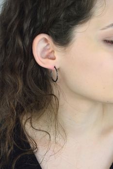 MINET czarne szczotkowane kolczyki pierścionki srebro 925 – 20 mm, czarny rod (4).jpg