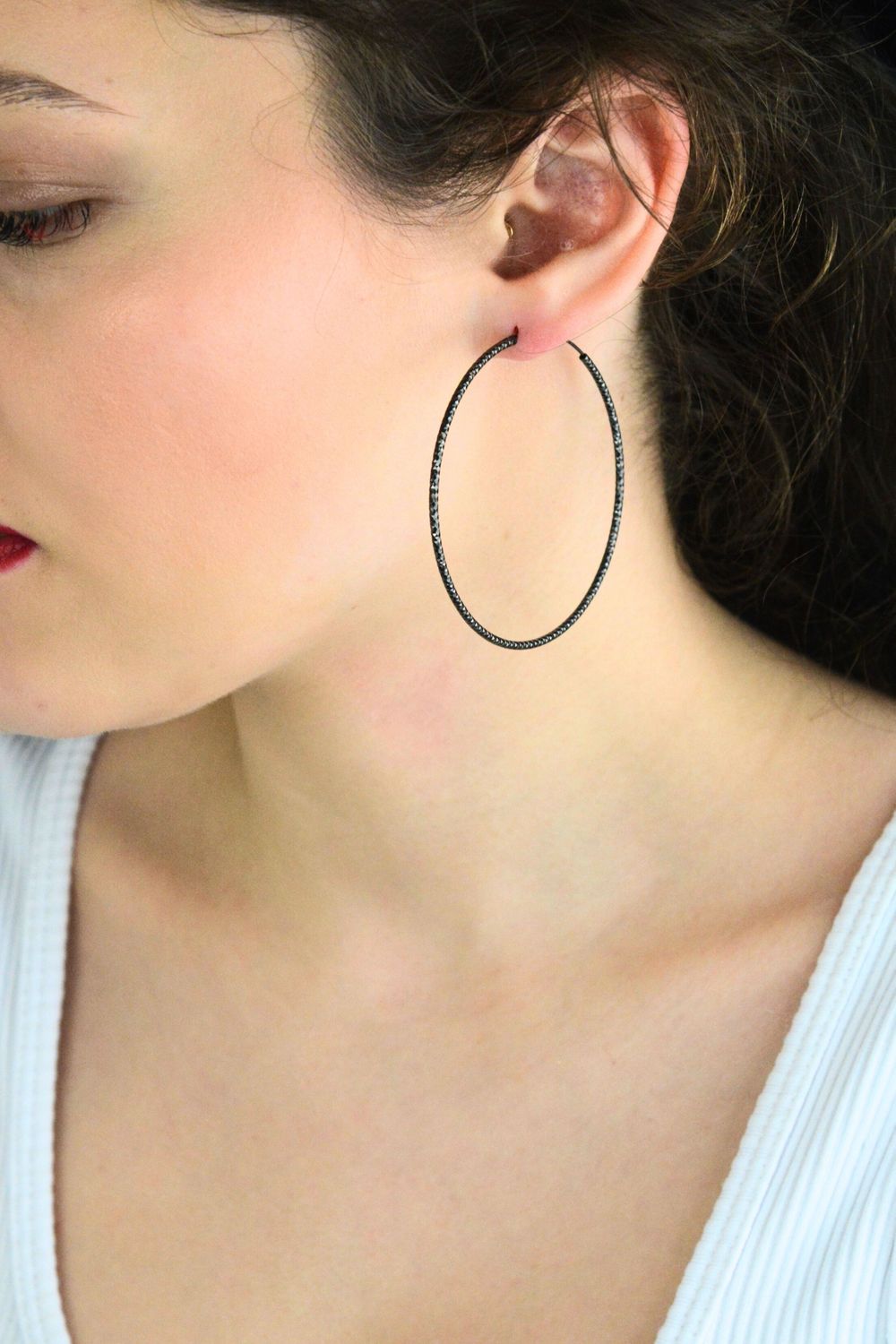 MINET czarne szczotkowane srebrne kolczyki koła 60 mm – srebro próby.jpg