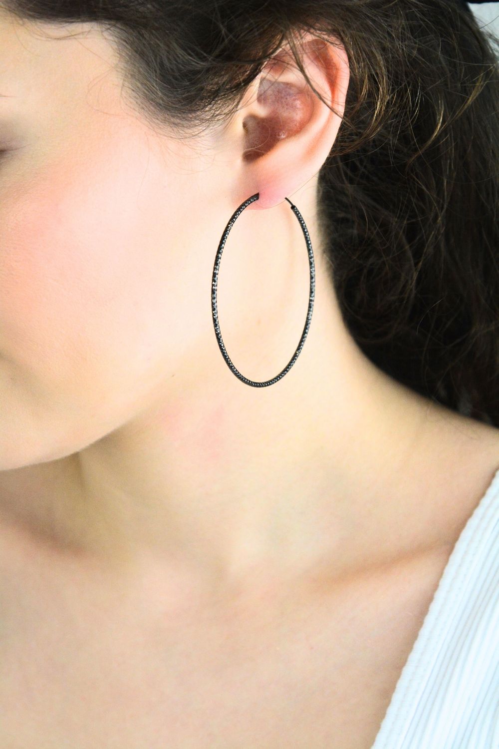 MINET czarne szczotkowane srebrne kolczyki koła 60 mm – srebro próby.jpg