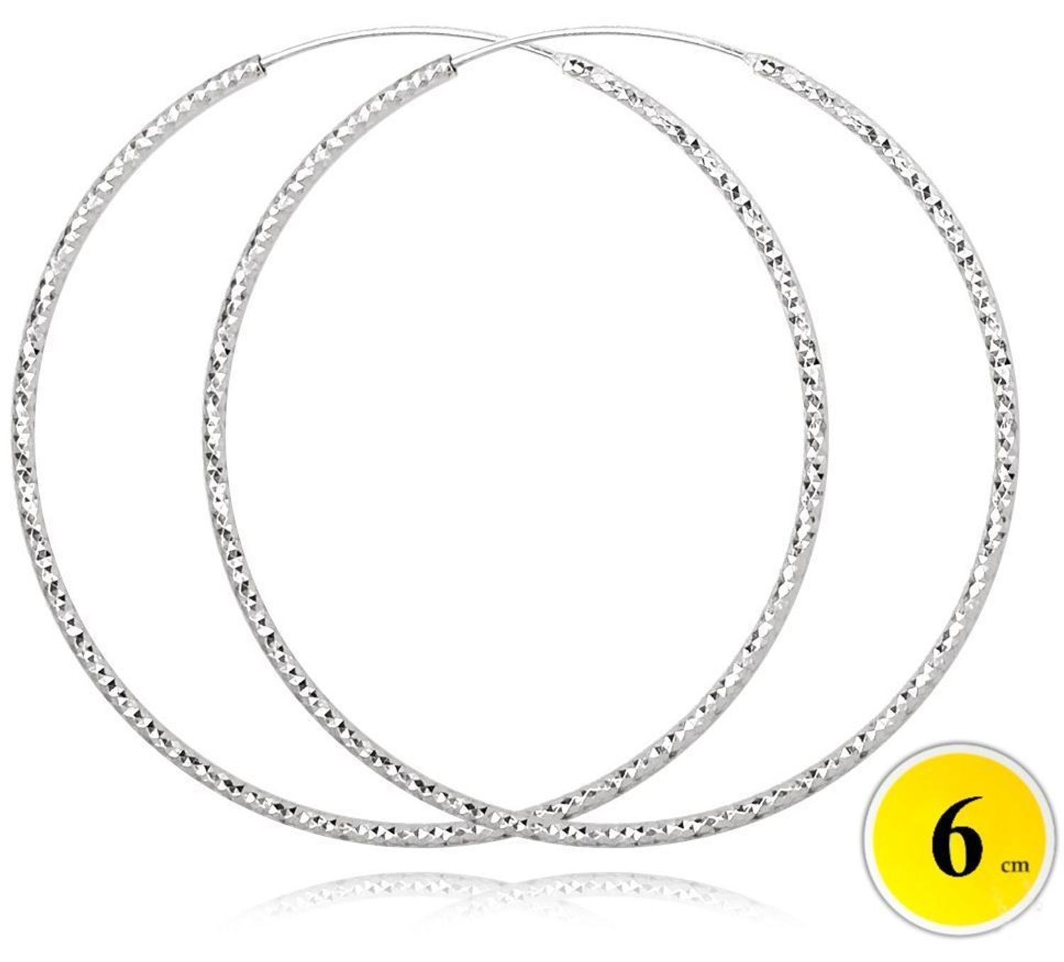 Duże szczotkowane kolczyki pierścionki marki MINET o średnicy 60 mm, wykonane z rodowanego srebra próby 925. Stylowe i lekkie kolczyki idealne do codziennych i wieczorowych stylizacji.1.jpg