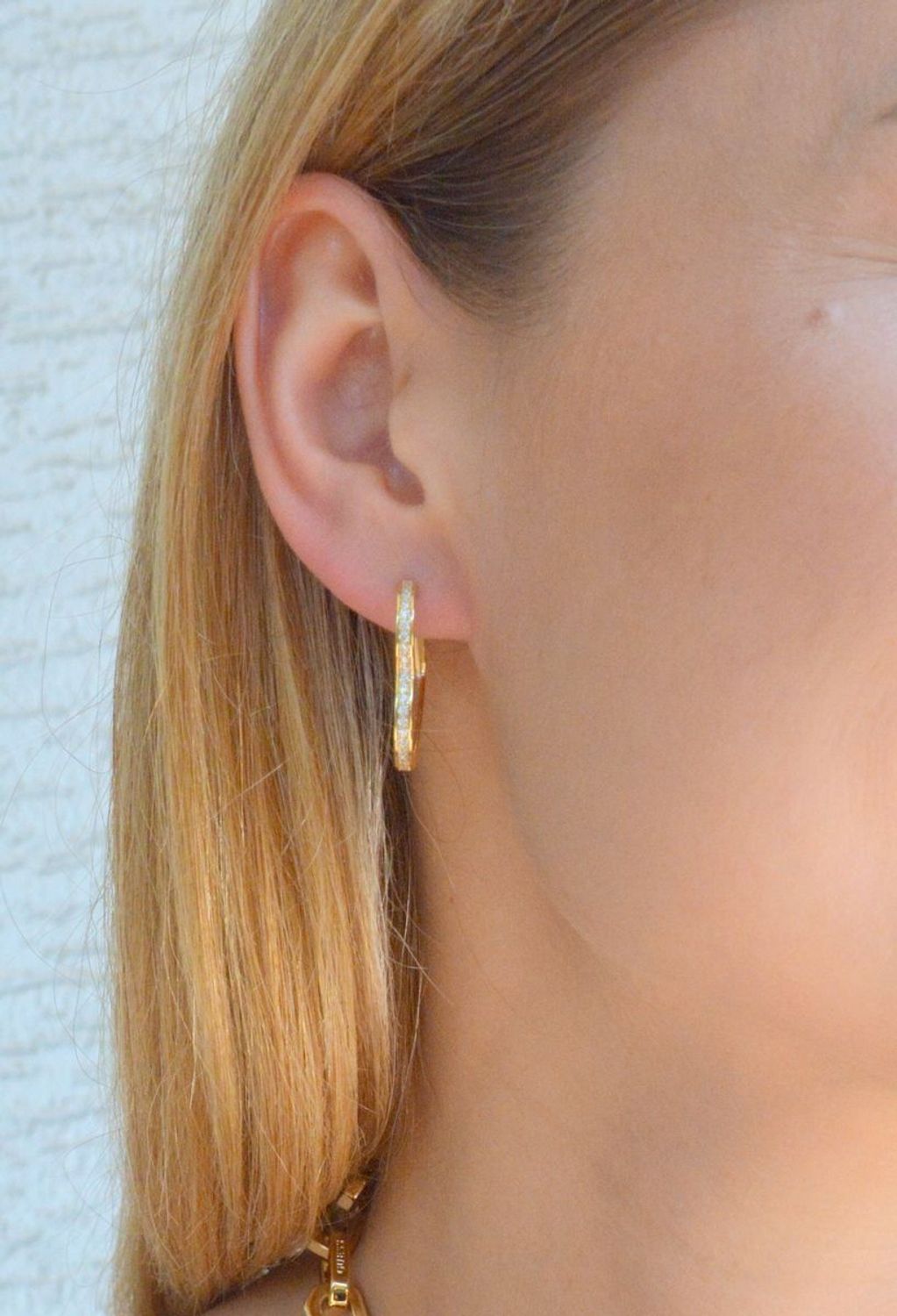 Srebrne kolczyki damskie pozłacane serca z cyrkoniami JMAN0393GE00. Srebrne kolczyki damskie. Srebrne kolczyki serca. Srebrne kolczyki pozłacane serca z cyrkoniami. Kolczyki damskie duże serca..jpg