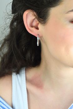 MINET srebrne kolczyki SERCE z białymi cyrkoniami – rodowane srebro 925 (2).jpg