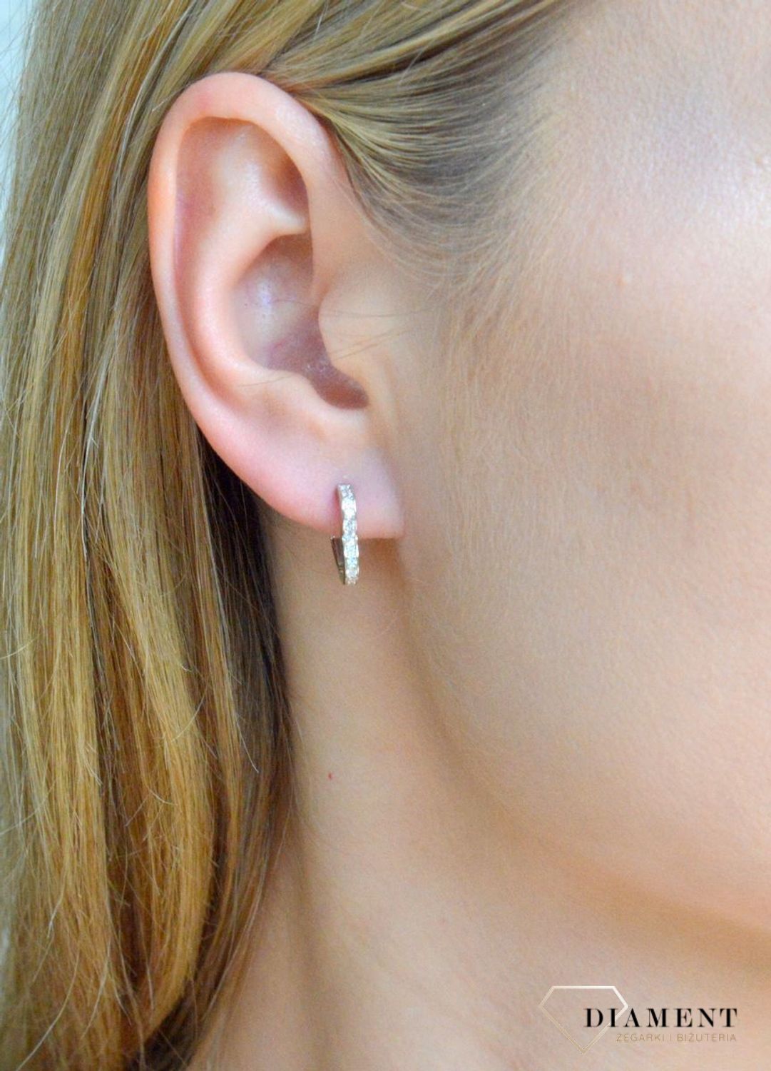 Srebrne kolczyki dziecięce 925 serduszka na zatrzask JMAN0393SE01.Srebrne kolczyki damskie. Kolczyki srebrne serduszka z cyrkoniami. Srebrne kolczyki na zatrzask dla dziewczynki. Srebrne kolczyki dziecięce idealne na prezent..jpg