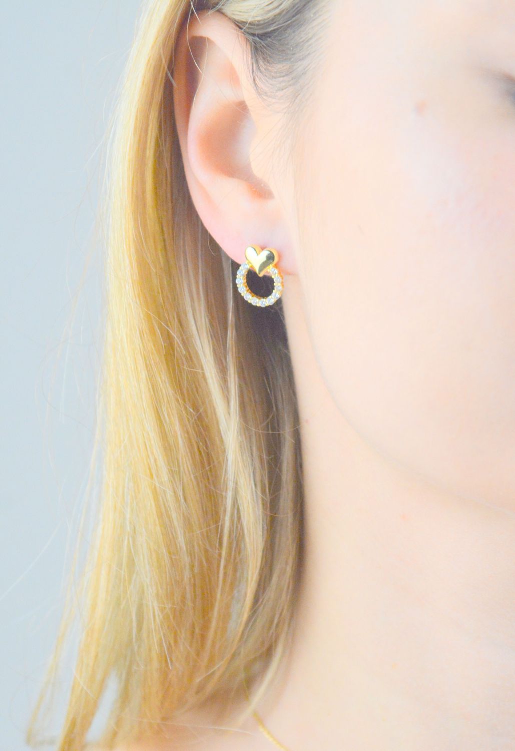 Kolczyki pozłacane serca z białą cyrkonią próba 925, JMAN0420GE00 Srebrne kolczyki zostały wykonane z najwyższej jakości srebra próby 925..jpg