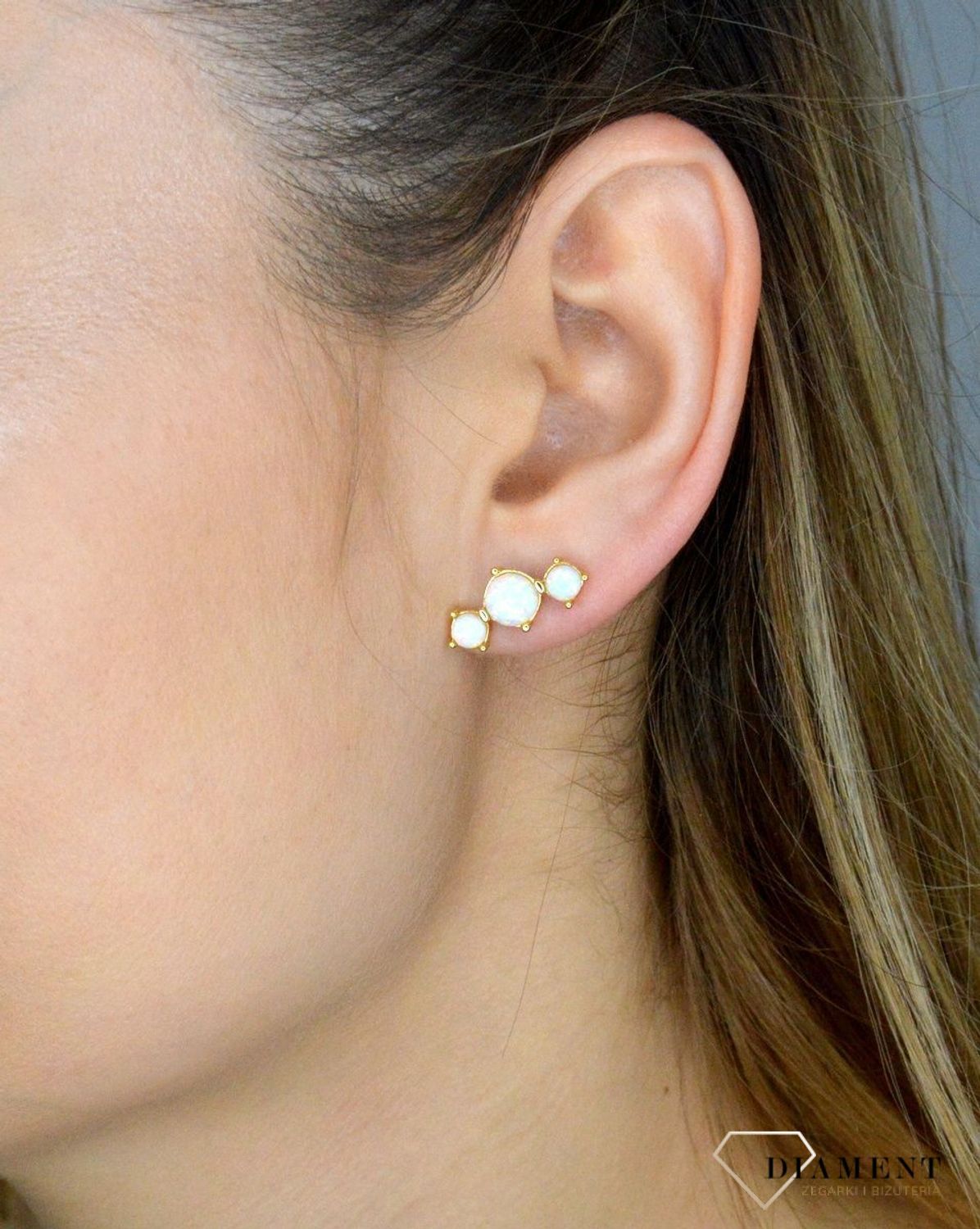 Srebrne kolczyki 925 okrągłe potrójne opale w pozłoceniu JMAN0434GE00. Srebrne kolczyki damskie. Srebrne kolczyki pozłacane. Kolczyki srebrne z opalem. Kolczyki srebrne z opalem na prezent..jpg