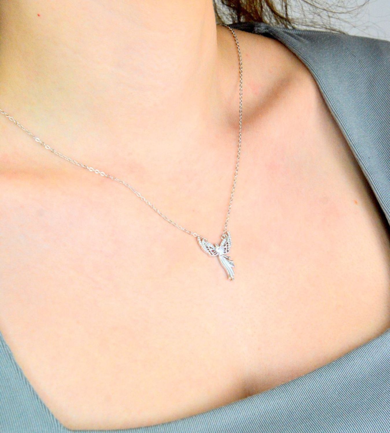 Naszyjnik srebrny anioł z cyrkonią próba 925, JMAN0461SN Naszyjnik wykonany z najwyższej jakości srebra. Idealny pomysł na prezent dla każdej kobiety. Wykonany z próby 925 będzie idealnym 1.jpg