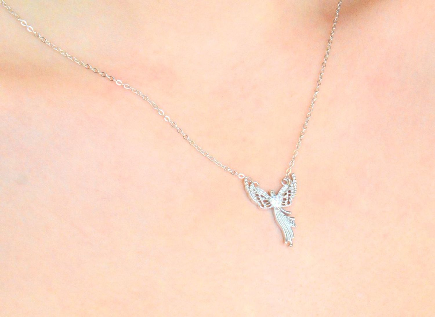 Naszyjnik srebrny anioł z cyrkonią próba 925, JMAN0461SN Naszyjnik wykonany z najwyższej jakości srebra. Idealny pomysł na prezent dla każdej kobiety. Wykonany z próby 925 będzie idealnym 1.jpg