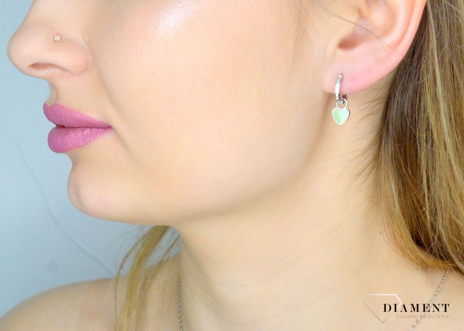 Srebrne kolczyki damskie 925 kółeczka z wiszącym zielonym serduszkiem JMAN0465GE00.jpg