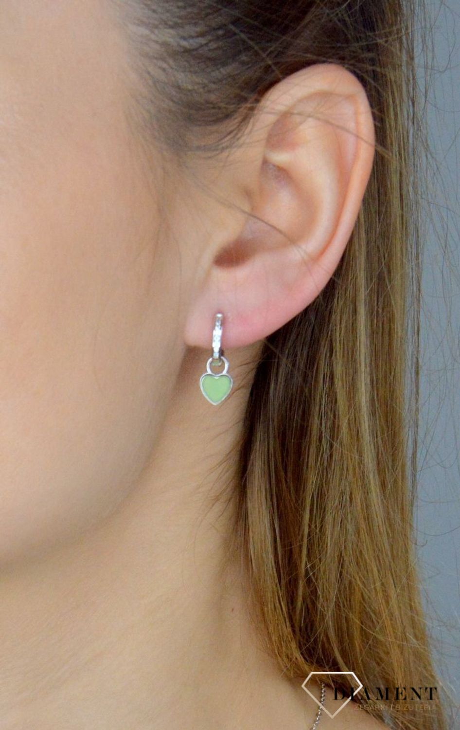 Srebrne kolczyki damskie 925 kółeczka z wiszącym zielonym serduszkiem JMAN0465GE00.jpg