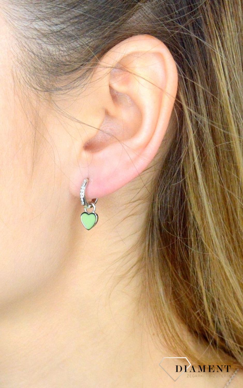 Srebrne kolczyki damskie 925 kółeczka z wiszącym zielonym serduszkiem JMAN0465GE00.jpg