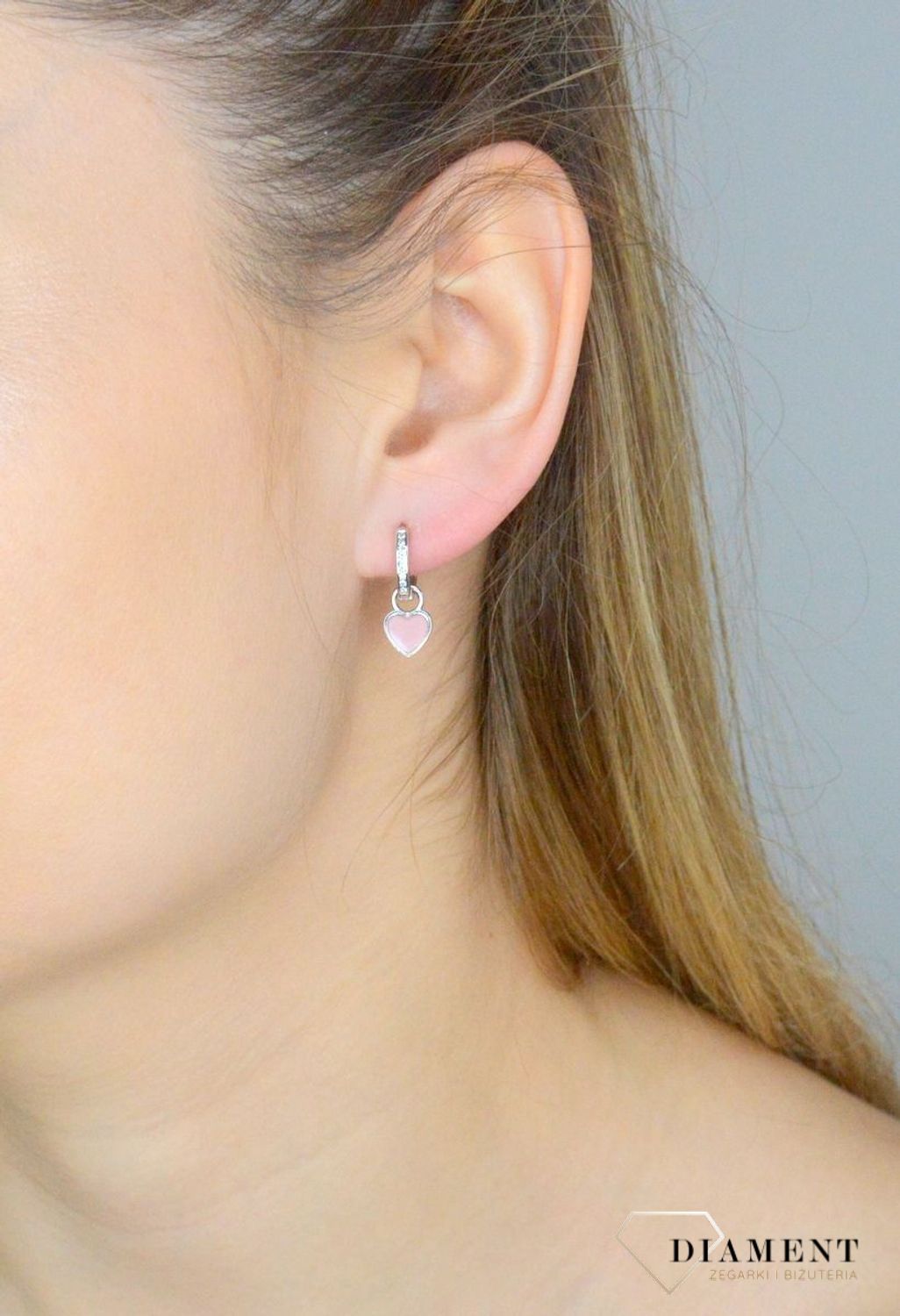 Srebrne kolczyki damskie 925 kółeczka z wiszącym różowym serduszkiem JMAN0465PE00.jpg