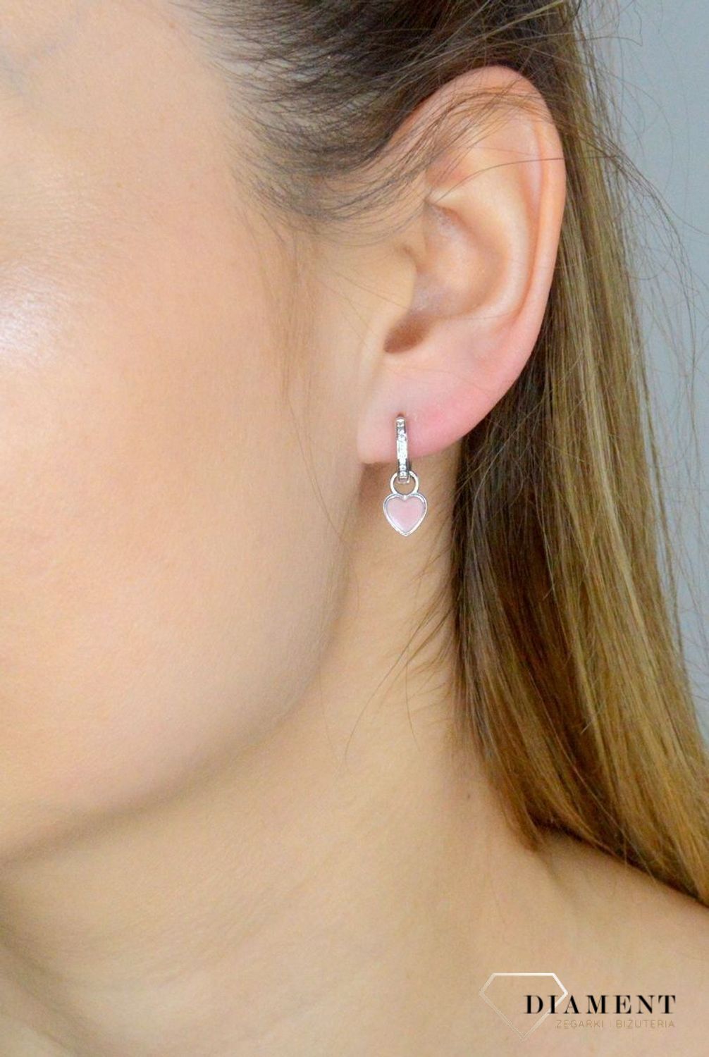 Srebrne kolczyki damskie 925 kółeczka z wiszącym różowym serduszkiem JMAN0465PE00.jpg