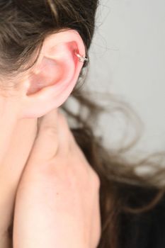 MINET Teen Srebrna Nausznica Ag 925 Świecąca w Ciemności Różowa (1).jpg