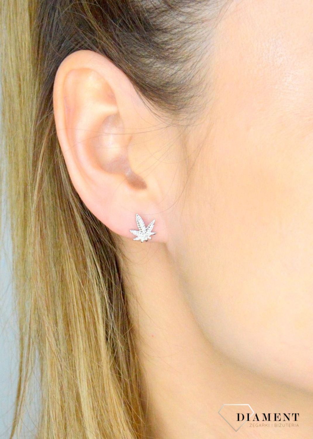 Srebrne kolczyki wkrętki 925 liść marihuany JMAN0493SE00. Srebrne kolczyki damskie. Kolczyki srebrne wkrętki. Kolczyki srebrne liść marihuany. Kolczyki damskie na prezent..jpg