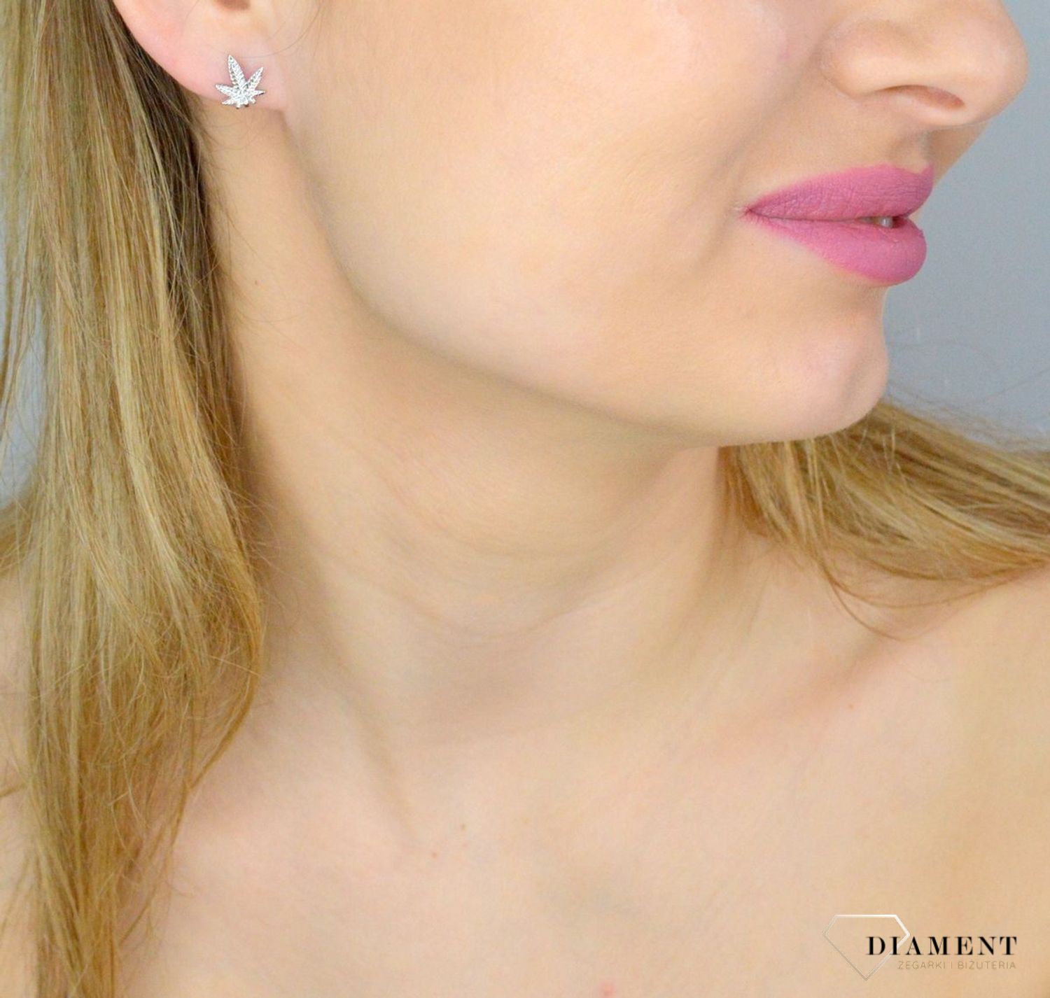 Srebrne kolczyki wkrętki 925 liść marihuany JMAN0493SE00. Srebrne kolczyki damskie. Kolczyki srebrne wkrętki. Kolczyki srebrne liść marihuany. Kolczyki damskie na prezent..jpg