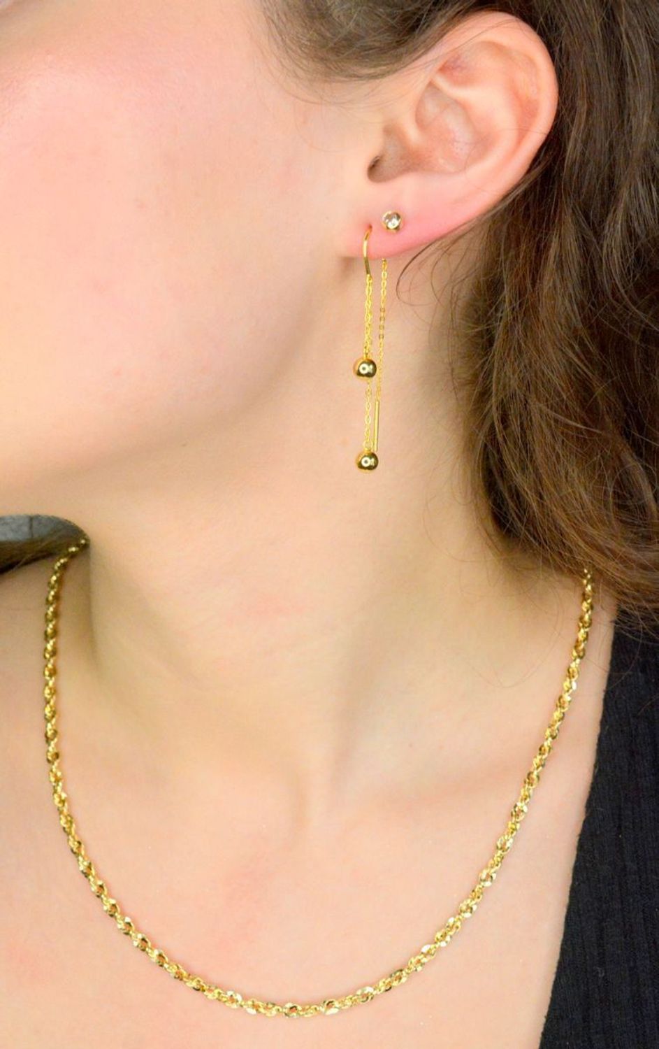 Kolczyki srebrne pozłacane przeciągane kulki próba 925, JMAN0557GE01 Srebrne kolczyki przeciągane z podwójnym łańcuszkiem zakończone zawieszka w kształcie kulki. Świetny dodatek 1.jpg