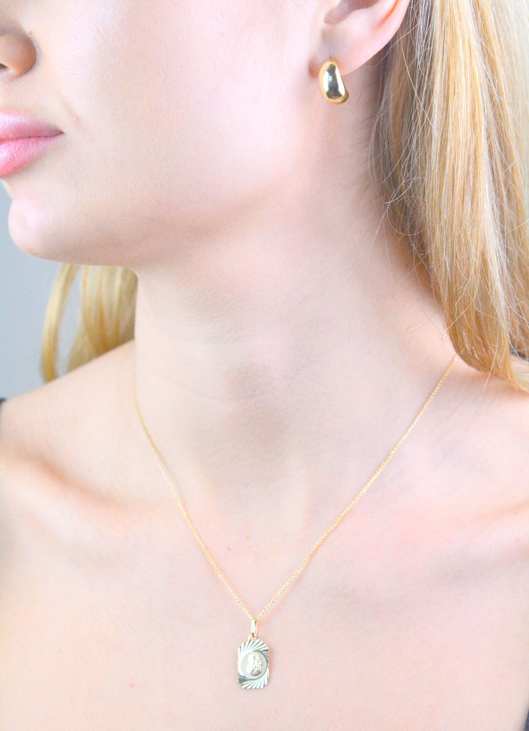 Kolczyki pozłacane zakrzywione krople próba 925, JMAN0564GE00 Srebrne kolczyki zostały wykonane z najwyższej jakości srebra próby 925. Idealny prezent dla każdej kobiety..jpg