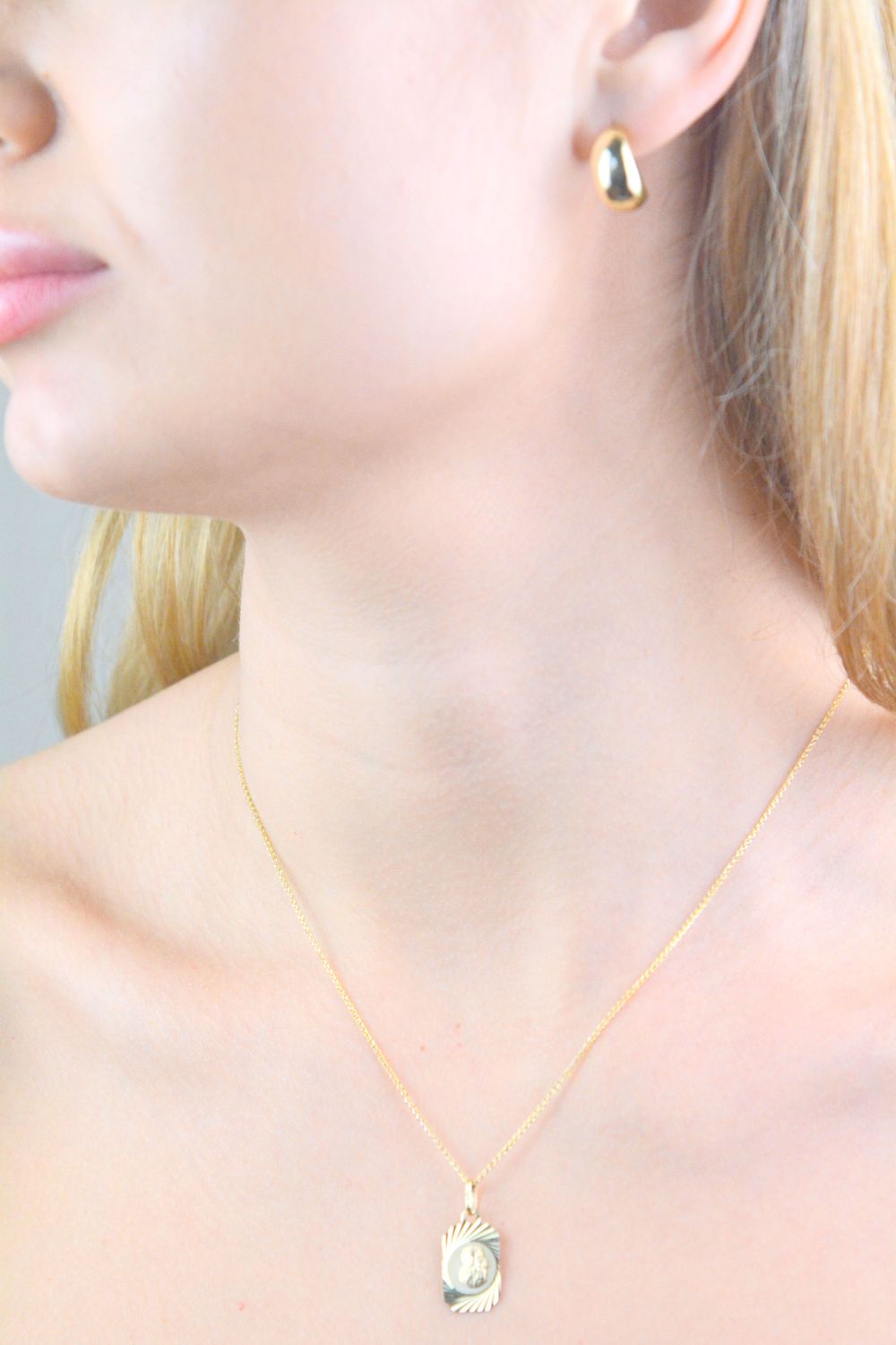 Kolczyki pozłacane zakrzywione krople próba 925, JMAN0564GE00 Srebrne kolczyki zostały wykonane z najwyższej jakości srebra próby 925. Idealny prezent dla każdej kobiety..jpg