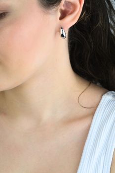 Kolczyki srebrne damskie JMAN0564SE01 – łezki, próba 925, bigiel angielski (2).jpg