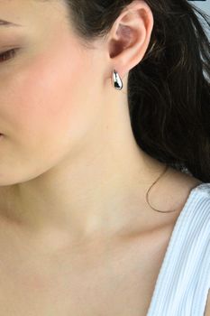 Kolczyki srebrne damskie JMAN0564SE01 – łezki, próba 925, bigiel angielski (5).jpg