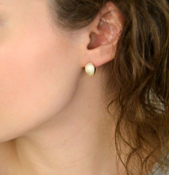 Delikatne pozłacane kolczyki MINET z rodowanego srebra próby 925, zdobione białymi cyrkoniami. Zapięcie angielskie, wymiary 13x8 mm, waga 3,25 g. Idealne na co dzień i wyjątkowe okazje (5).JPG