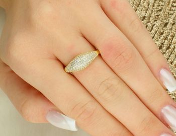 MINET pozłacany pierścionek srebrny kropla z białymi cyrkoniami Ag 925.jpg