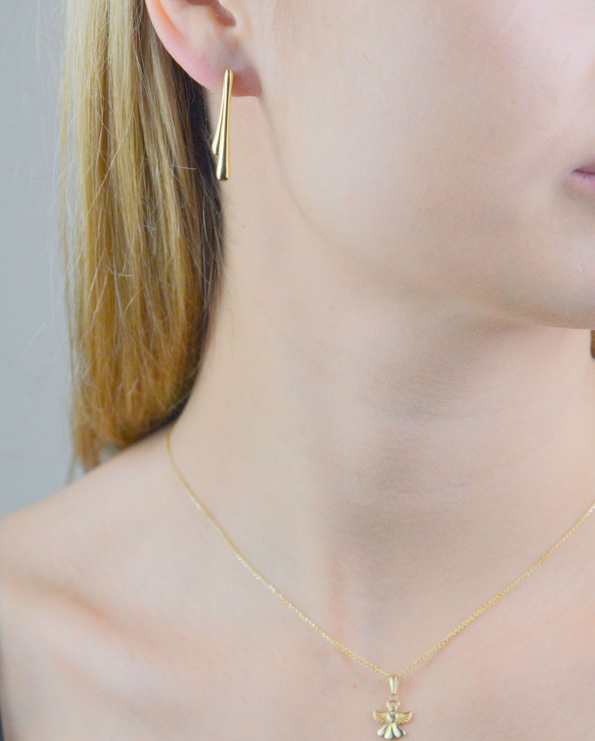 Kolczyki pozłacane sopelki próba 925, JMAN0567GE00 Srebrne kolczyki zostały wykonane z najwyższej jakości srebra próby 925. Idealny prezent dla każdej kobiety. Srebrne kolczyki posiadają bardzo.jpg