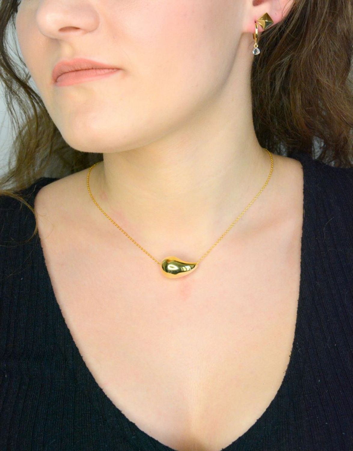 Kolczyki pozłacane kwadraty próba 925, JMAN0581GE00 Srebrne kolczyki zostały wykonane z najwyższej jakości srebra próby 925. Idealny prezent dla każdej kobiety. Srebrne kolczyki posiadają bardzo1.jpg