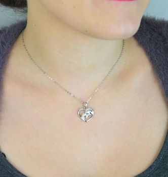 Elegancki naszyjnik srebrny MINET JMAN0590SN45 z motywem dziewczynki i konia, ozdobiony białymi cyrkoniami. Wykonany ze srebra próby 925, rodowany, długość łańcuszka 45 cm, zawieszka 17x22 mm, waga 3,45 g. Idealny prezent  (3).JPG