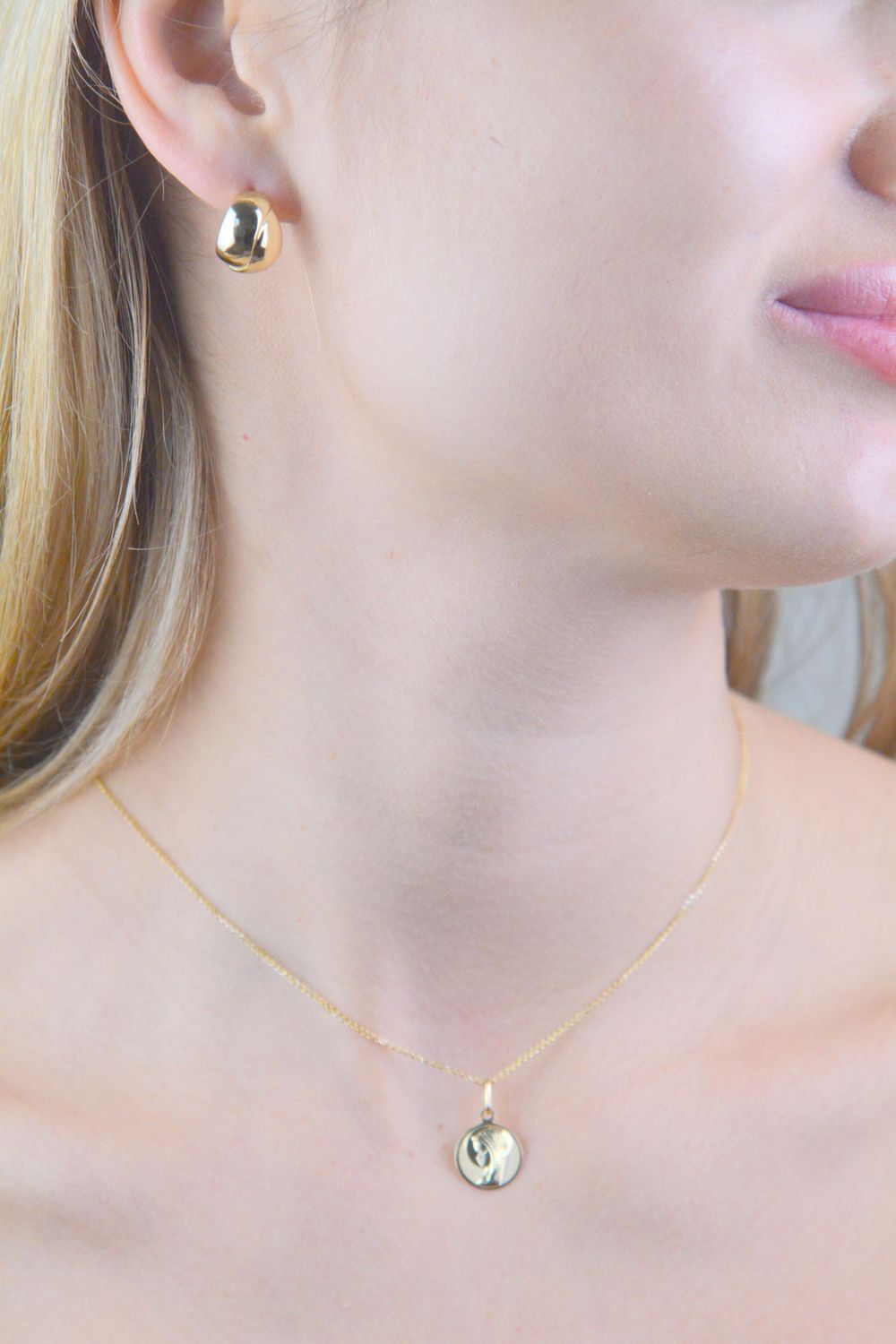 Kolczyki pozłacane próba 925, JMAN0596GE00 Srebrne kolczyki zostały wykonane z najwyższej jakości srebra próby 925. Idealny prezent dla każdej kobiety..jpg