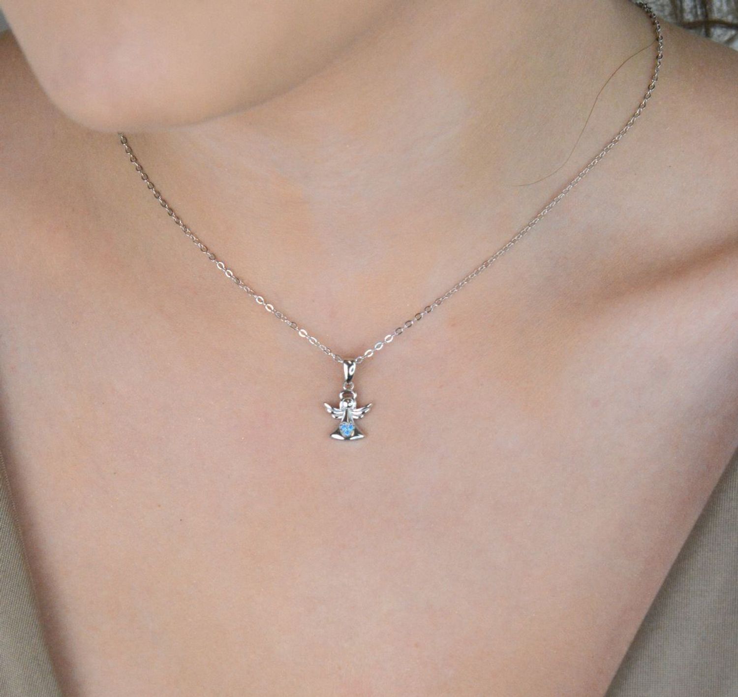 MINET dziecięcy srebrny naszyjnik z aniołkiem i niebieskimi cyrkoniami. Srebro Ag 925, długość 41+3 cm, bezpieczne zapięcie. Idealny prezent dla dziewczynki.1.jpg