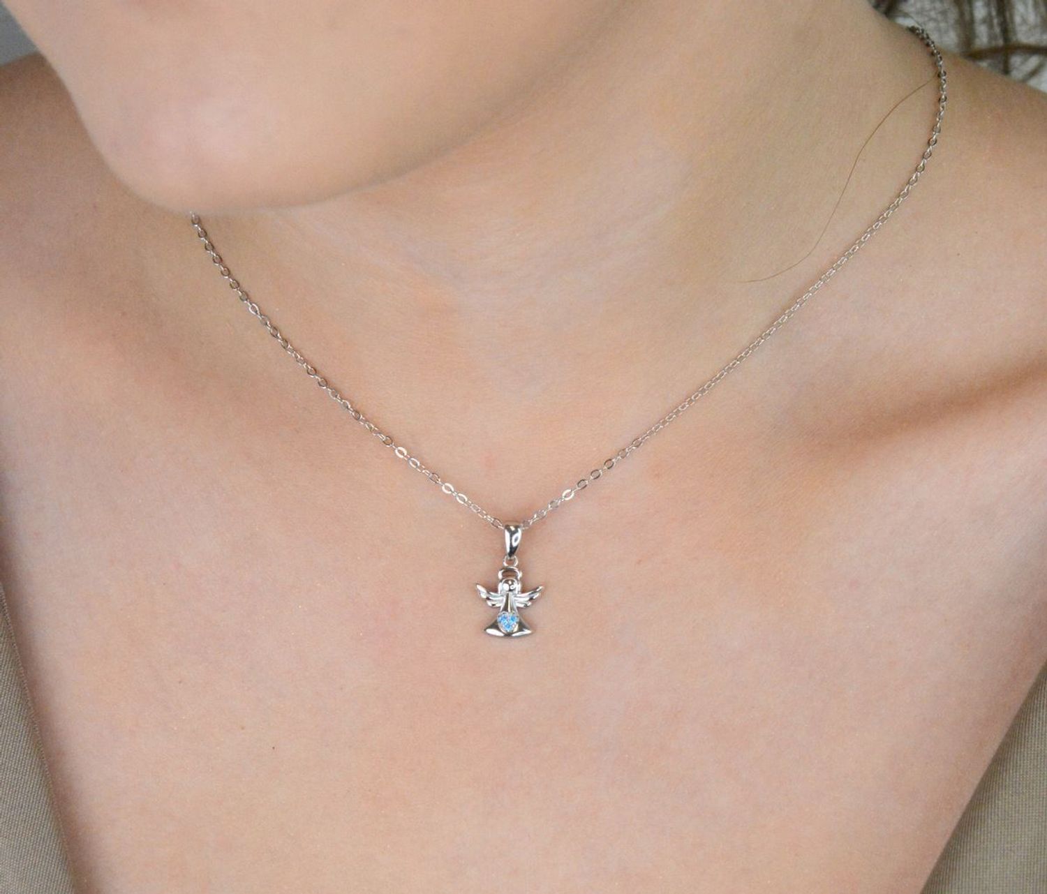 MINET dziecięcy srebrny naszyjnik z aniołkiem i niebieskimi cyrkoniami. Srebro Ag 925, długość 41+3 cm, bezpieczne zapięcie. Idealny prezent dla dziewczynki.1.jpg