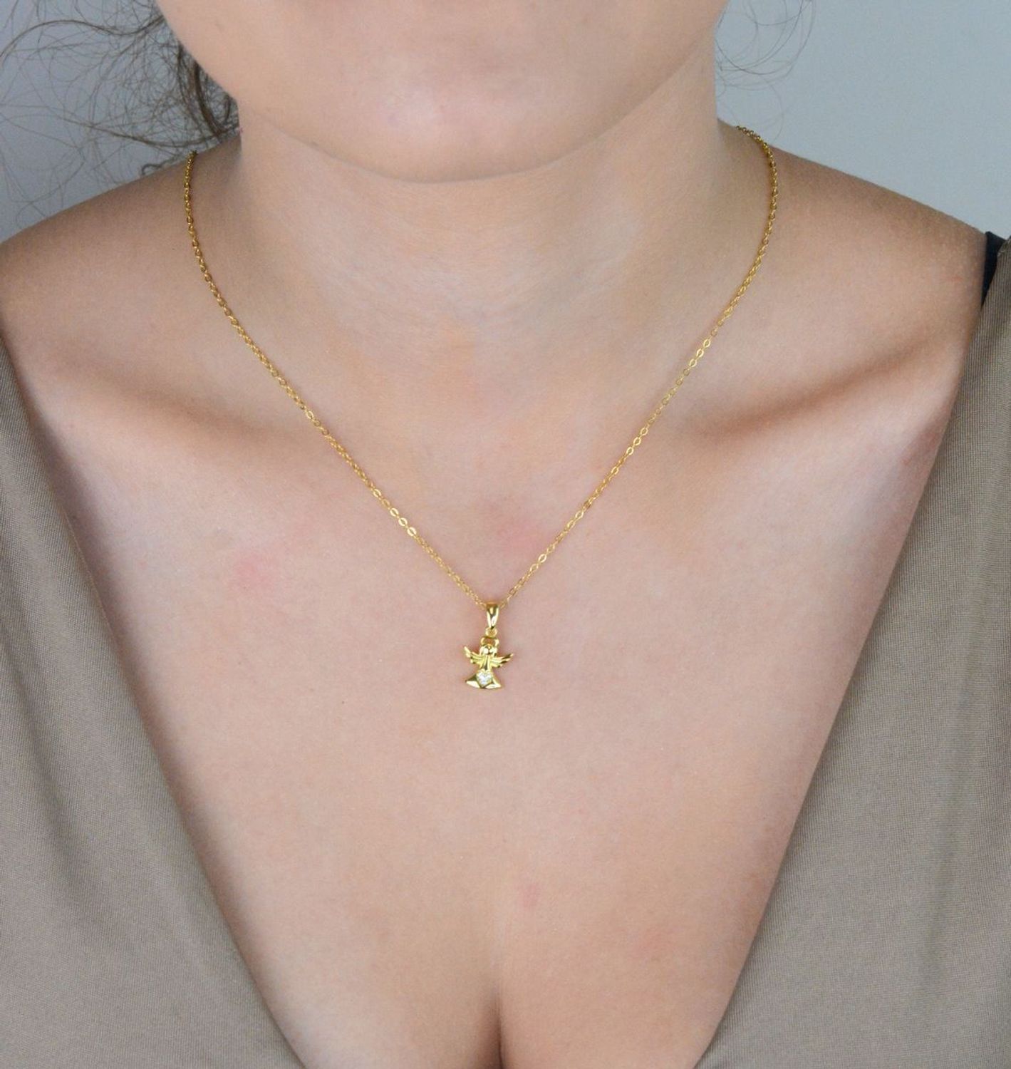 Pozłacany srebrny naszyjnik MINET z aniołkiem i białymi cyrkoniami. Delikatna biżuteria srebro 925, długość 45 cm. Idealny na prezent i codzienne noszenie.1.jpg