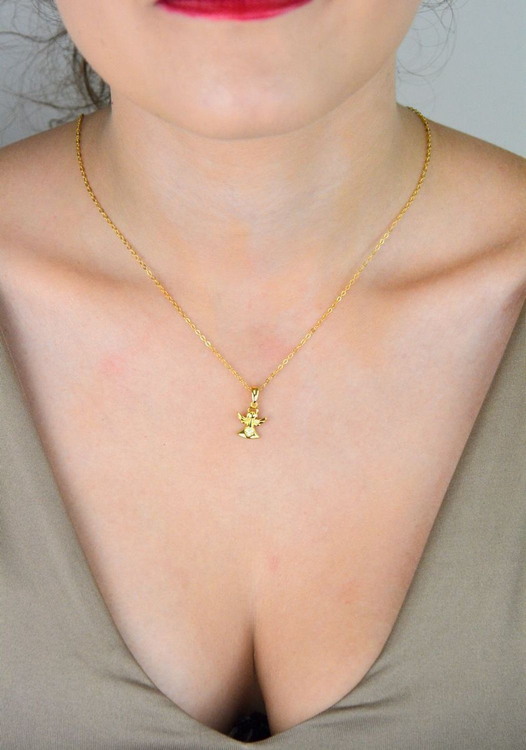 Pozłacany srebrny naszyjnik MINET z aniołkiem i białymi cyrkoniami. Delikatna biżuteria srebro 925, długość 45 cm. Idealny na prezent i codzienne noszenie.1.jpg