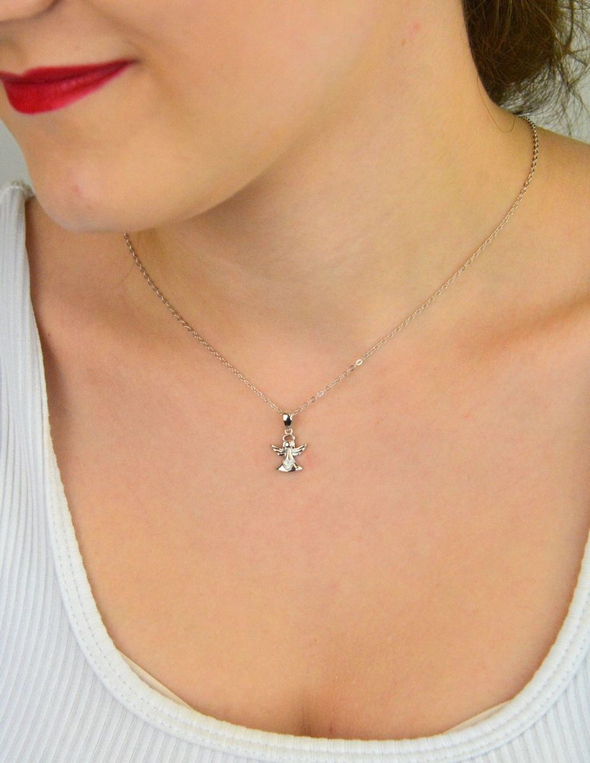 MINET srebrny naszyjnik z zawieszką anioła i białymi cyrkoniami. Wykonany z rodowanego srebra próby 925, długość 45 cm. Symboliczna i elegancka biżuteria na prezent.1.jpg