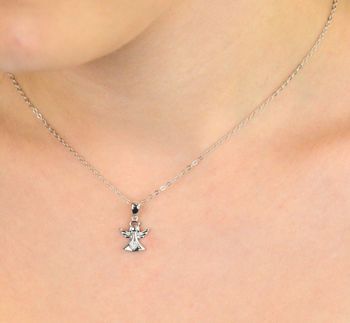 MINET srebrny naszyjnik z zawieszką anioła i białymi cyrkoniami. Wykonany z rodowanego srebra próby 925, długość 45 cm. Symboliczna i elegancka biżuteria na prezent (4).JPG