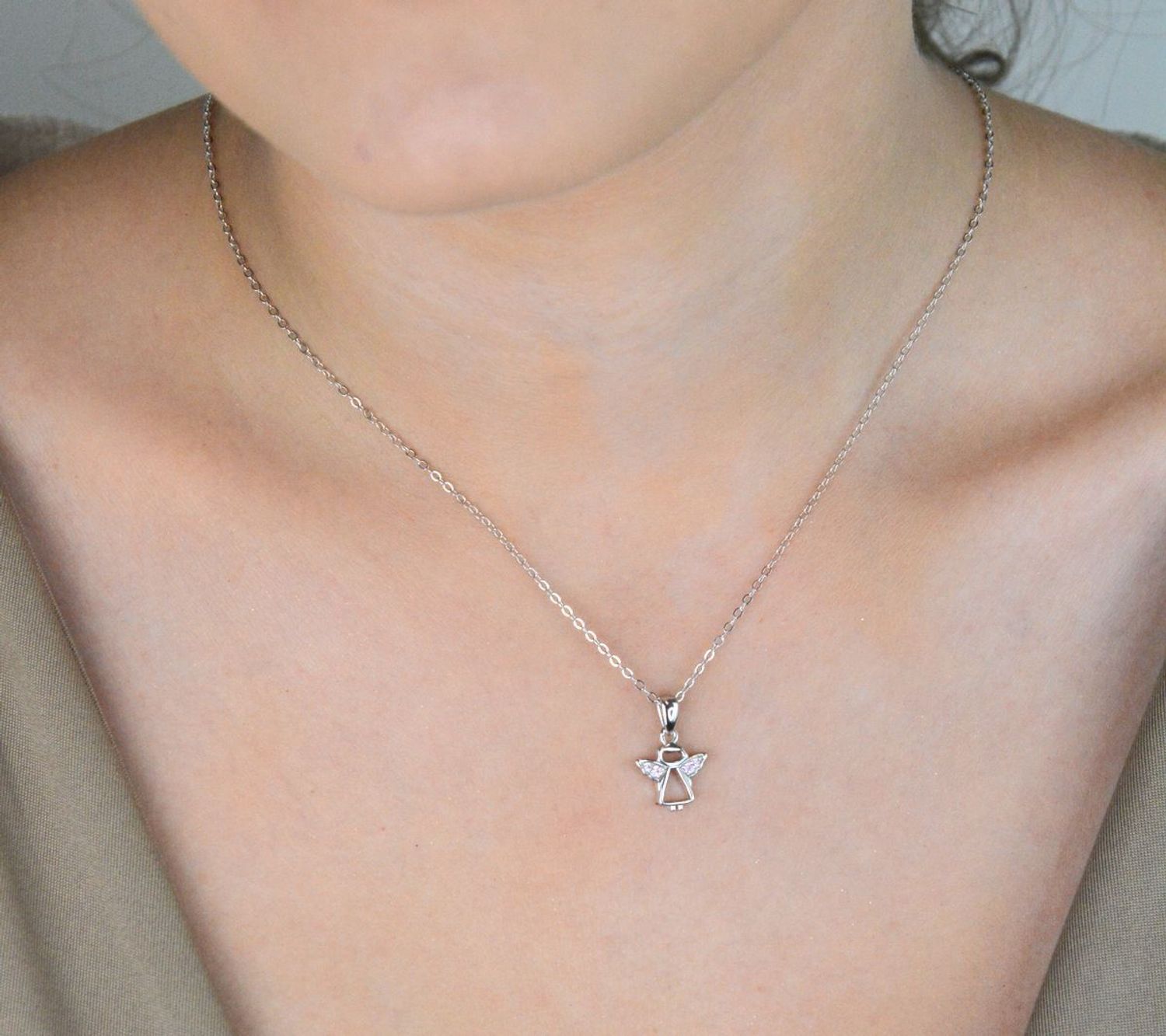 MINET srebrny naszyjnik z aniołkiem ozdobionym różowymi cyrkoniami. Delikatna biżuteria dla dziewczynki – Ag 925, długość 41+4 cm. Idealny na prezent.1.jpg