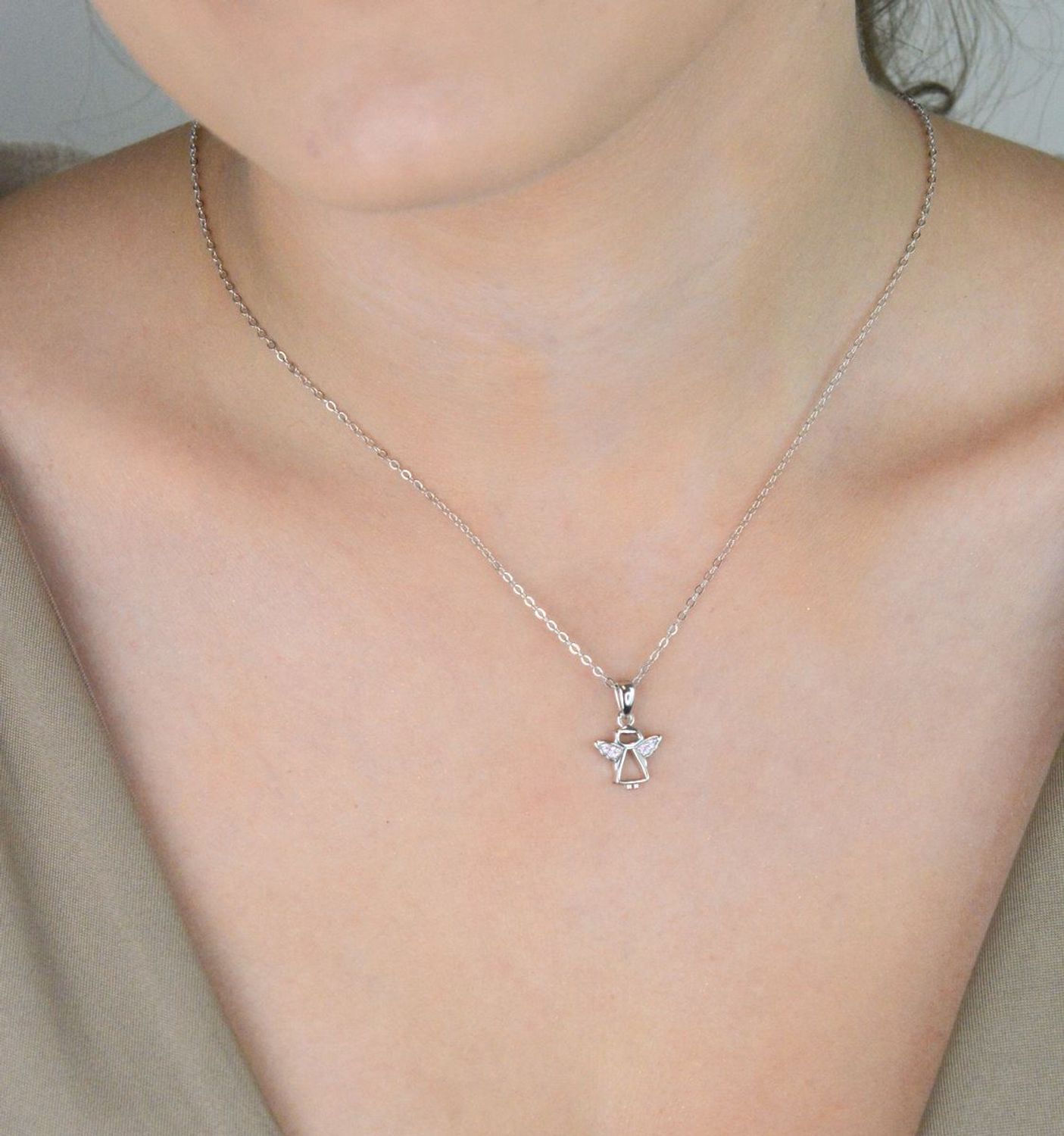 MINET srebrny naszyjnik z aniołkiem ozdobionym różowymi cyrkoniami. Delikatna biżuteria dla dziewczynki – Ag 925, długość 41+4 cm. Idealny na prezent.1.jpg