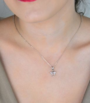 MINET srebrny naszyjnik z aniołkiem ozdobionym różowymi cyrkoniami. Delikatna biżuteria dla dziewczynki – Ag 925, długość 41+4 cm. Idealny na prezent (3).JPG
