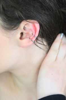 MINET Srebrny Kolczyk Mankiet z Cyrkoniami Ag 925  Nowoczesny (1).jpg