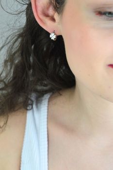 MINET srebrne kolczyki Koniczyna z cyrkoniami – rodowane, zatrzask, 7x7 mm (2).jpg