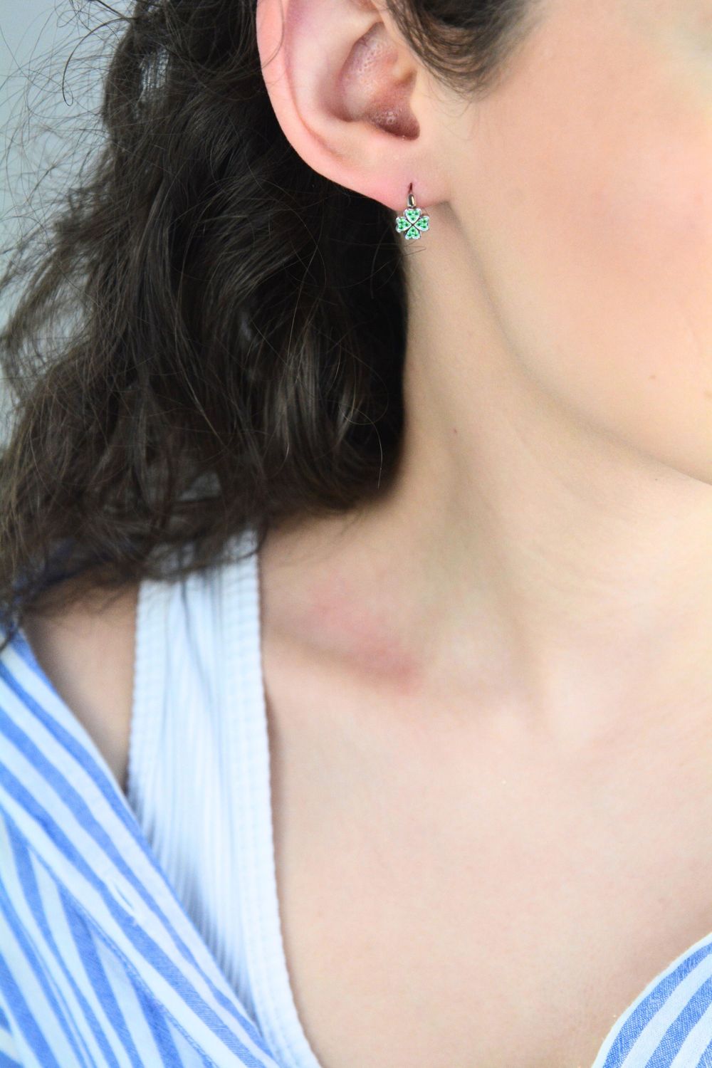 MINET srebrne kolczyki koniczynki z zielonymi cyrkoniami – rodowane srebro 92521.jpg