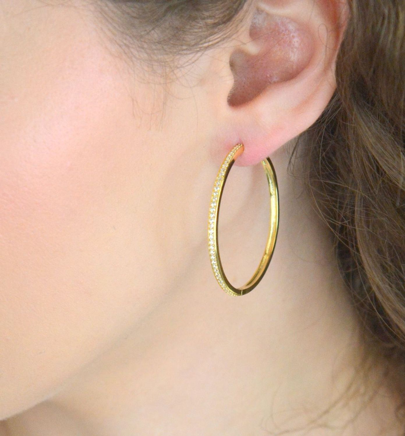 MINET pozłacane kolczyki w kształcie kwadratowych kół (4 cm), wykonane ze srebra próby 925, ozdobione białymi cyrkoniami. Elegancki design i trwałe wykończenie – idealne na wyjątkowe okazje.1.jpg