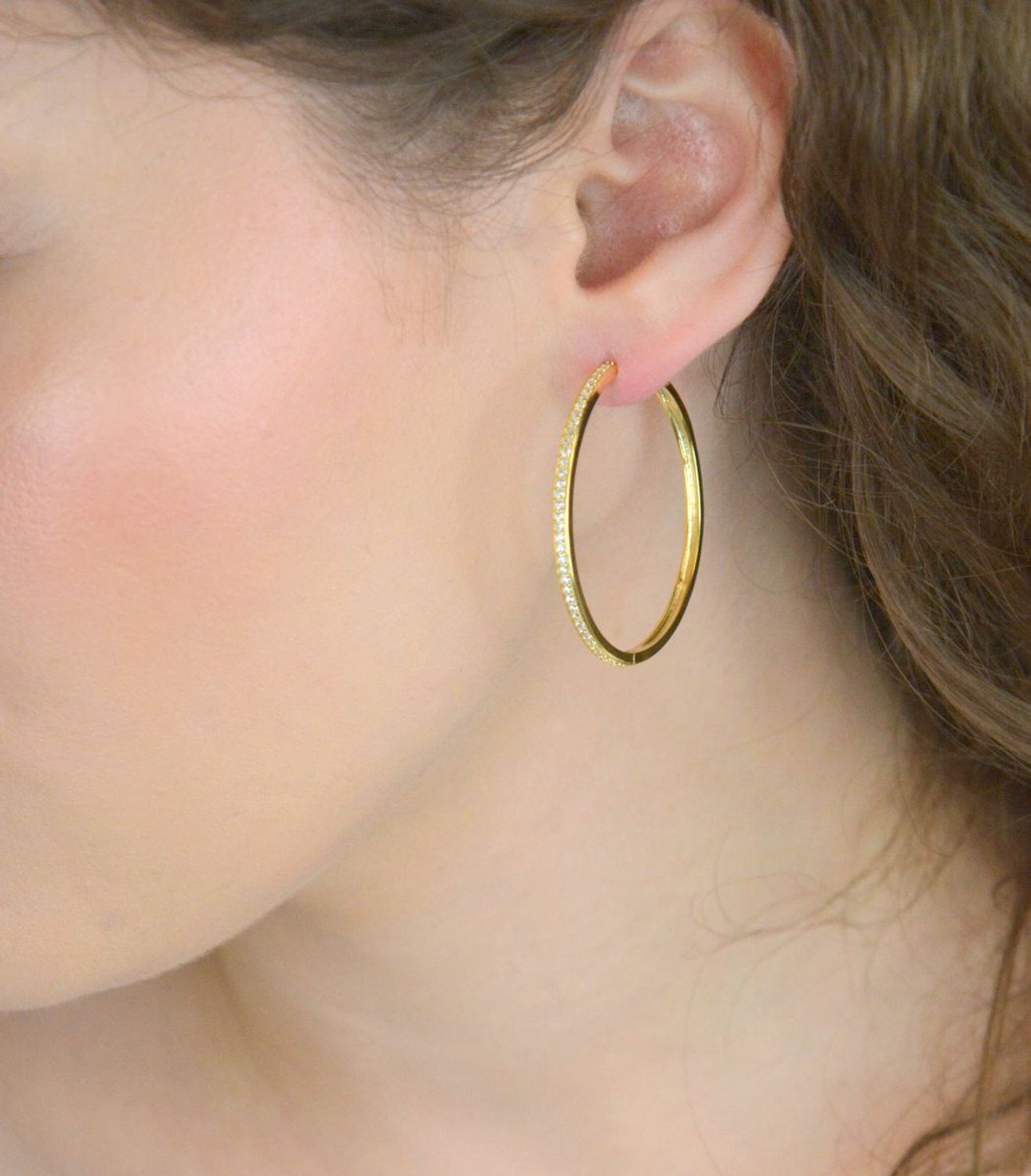 MINET pozłacane kolczyki w kształcie kwadratowych kół (4 cm), wykonane ze srebra próby 925, ozdobione białymi cyrkoniami. Elegancki design i trwałe wykończenie – idealne na wyjątkowe okazje.1.jpg